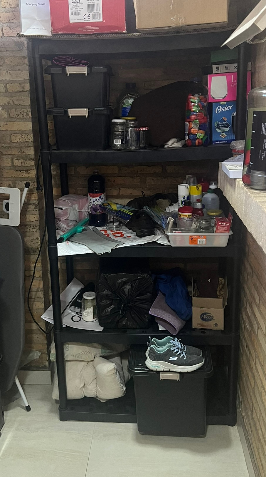 Estantes armables de plástico