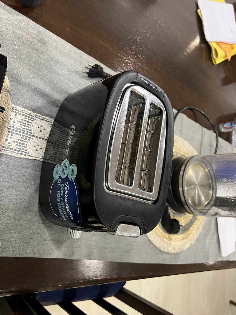 Tostadora Oster Negra