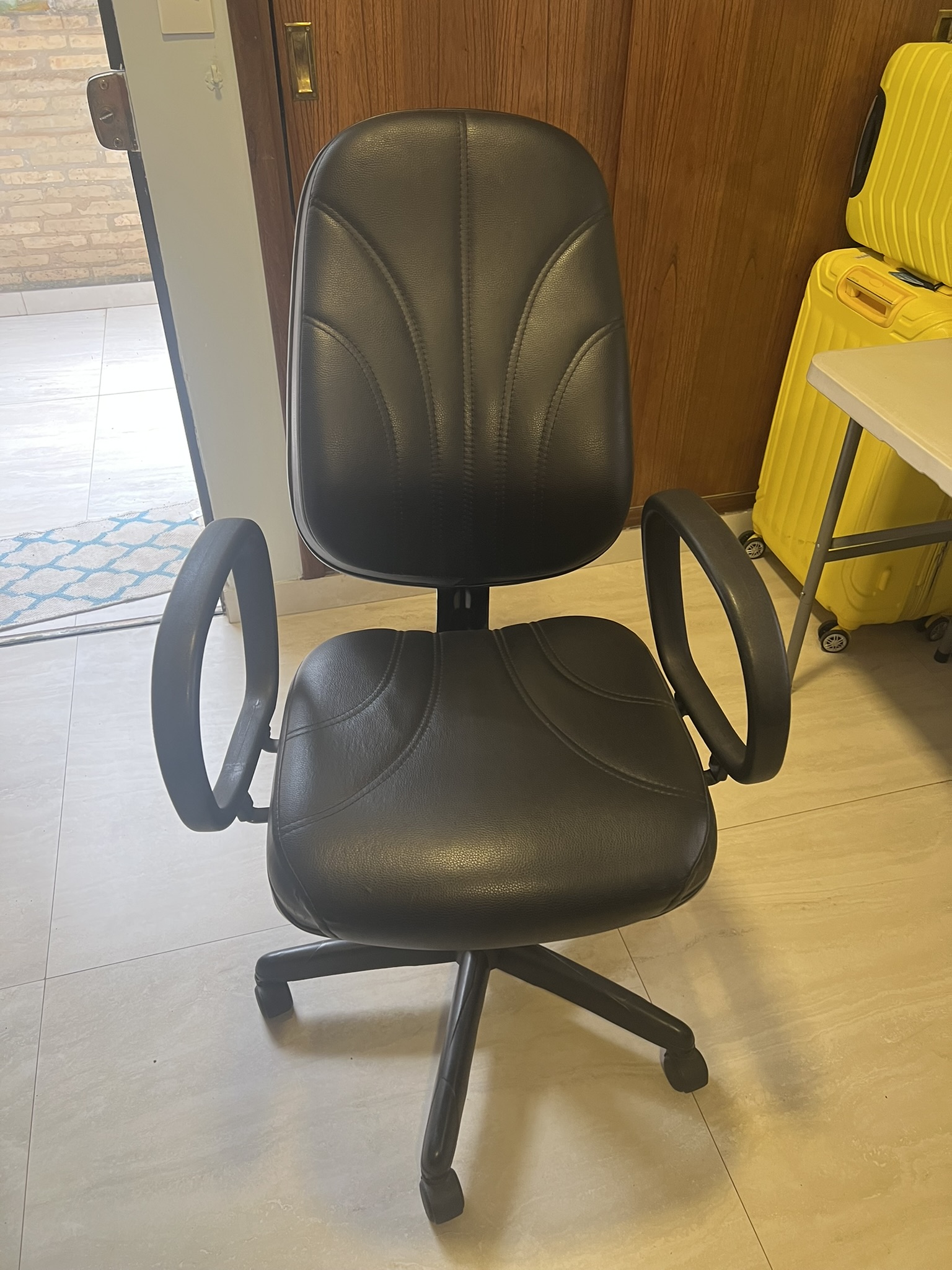 Silla de oficina con rueditas. Fabricación Nacional - Foto 2